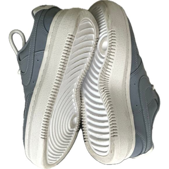 Nike Women's Gray Sneakers - Picture 4 of 7